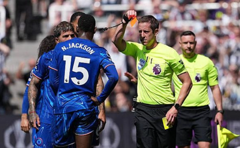 nicolas-jackson-duoi-lan-song-chi-trich-du-doi-sau-tam-the-do-gay-tranh-cai