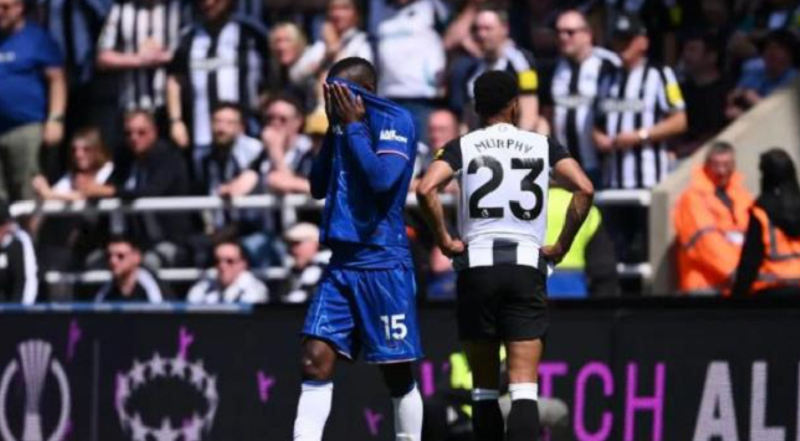 nicolas-jackson-duoi-lan-song-chi-trich-du-doi-sau-tam-the-do-gay-tranh