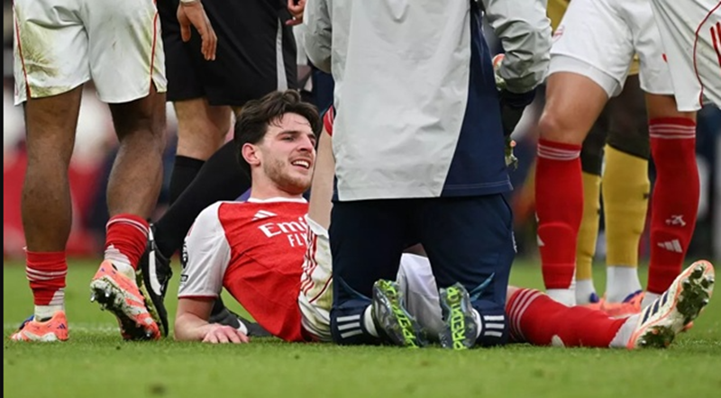 Declan Rice rời sân trong đau đớn sau màn trình diễn của một thủ lĩnh