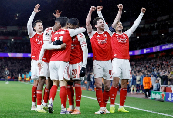 Arsenal vượt qua Chelsea và cùng tạo nên cột mốc chưa từng thấy
